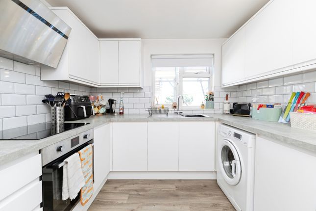 1-bed flat on 82, Canterbury Way, Hertfordshire, £160,000