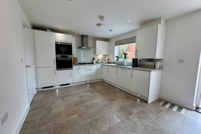 3, Lees Grove, Sellindge photo 3