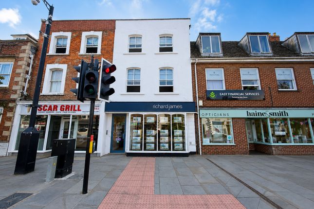 2-bed flat on 139B, High Street, Royal Wootton Bassett, £150,000