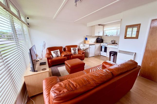 187, Broadside Chalet Park, Stalham photo 4