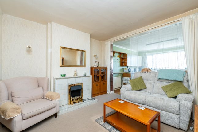 35, Kew Crescent, Sutton photo 3