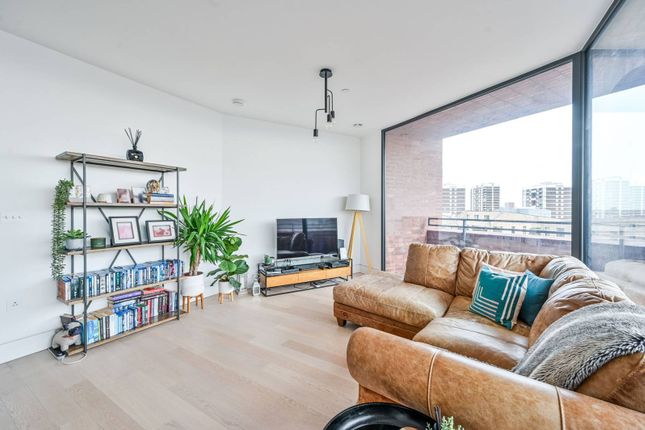 Flat for sale in Penn Street, Hoxton, London