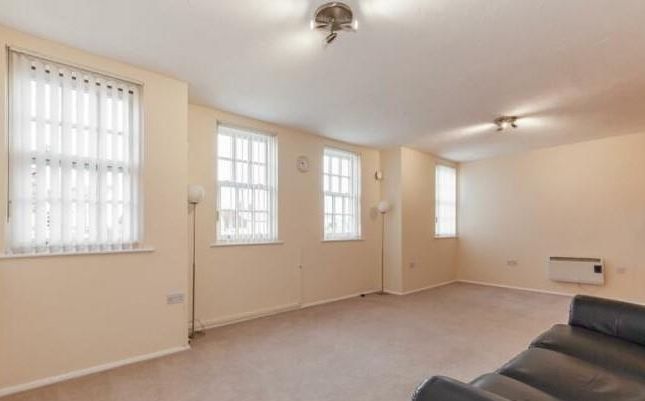 Flat for sale in Banbury, Oxfordshire