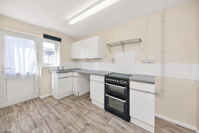 62 Gables Close, Royston photo 3