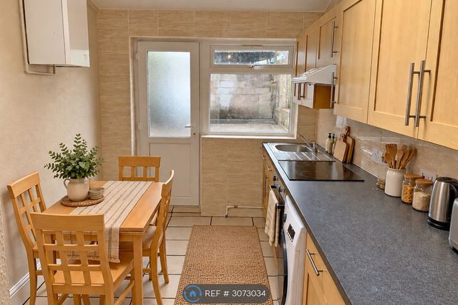 4-bed flat on Gloucester Road Horfield, Bristol, £3,160/mo