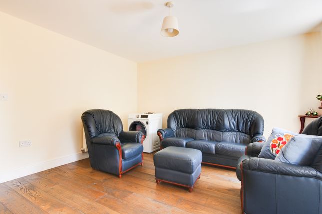 Flat 4, 39, Longhorn Avenue, Gloucester photo 5