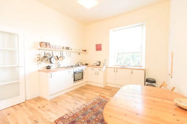 Flat to rent in Leslie Place, Edinburgh