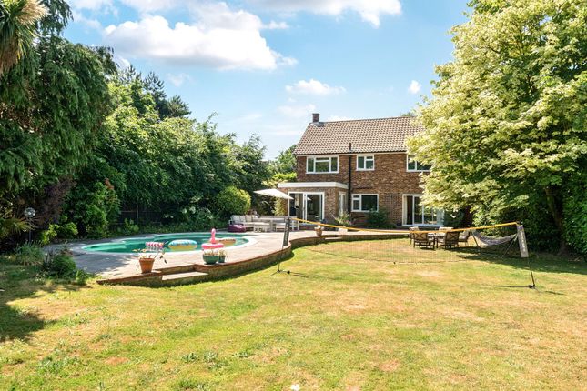 3, Neville Close, Esher photo 2