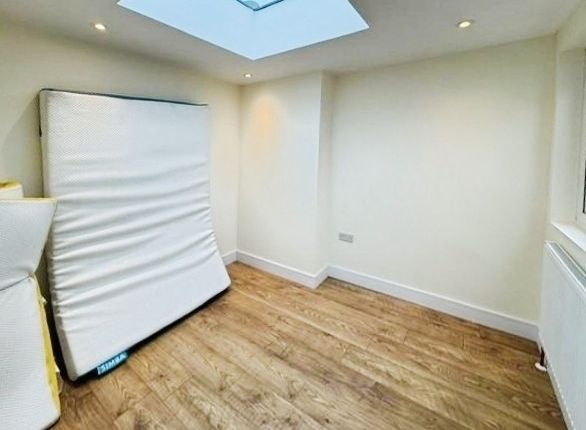 Pbox-Bedroom-343457.Jpg