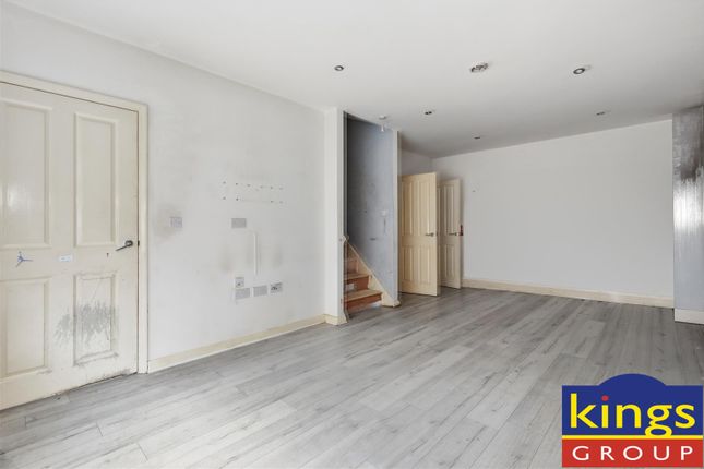 3, Beaumans Drive, London photo 3
