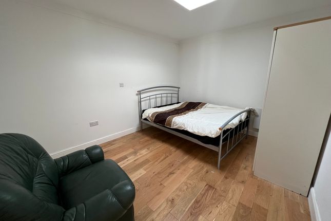 Thumbnail Flat to rent in Moray Avenue, Hayes