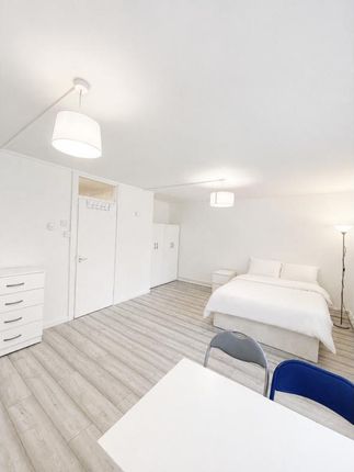 37, Balman House, Surrey Quays photo 3