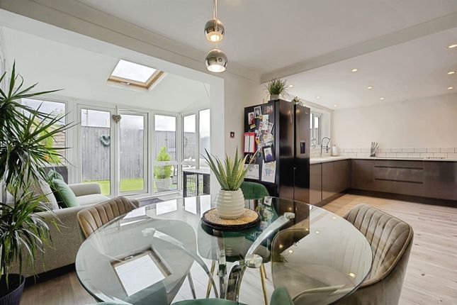 11, Farndale Square, LEEDS photo 3