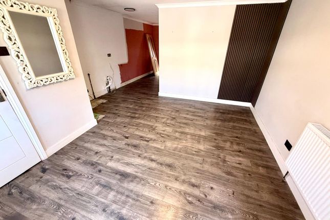 ANNEXE R/O, 199, Scotts Road, Southall photo 2