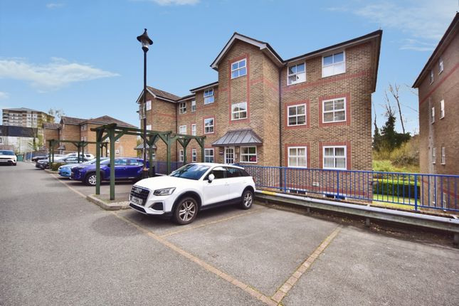 25, River Bank Close, Kent photo 2