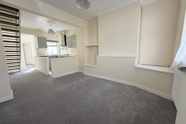 19 Stanley Road, Gloucester photo 2