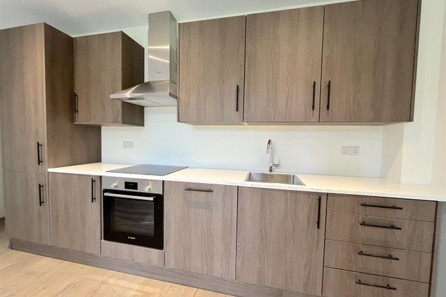 Flat 1 Parkview, 94 Frobisher Road, London photo 4