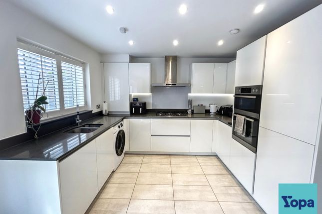 38, Athelstan Crescent, Rochford photo 2