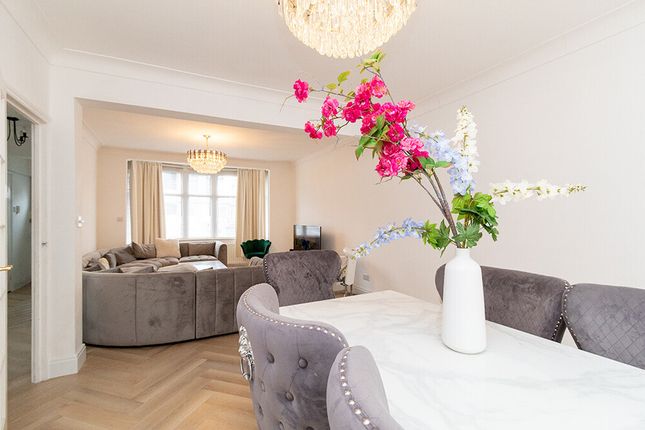 16, Valley Drive, London photo 3