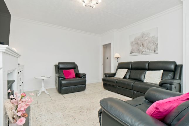 5, Wilson Road, Gorebridge photo 3
