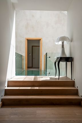House. Partnership