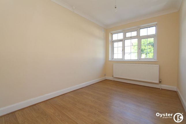 4a Fairfield Crescent, Edgware photo 5