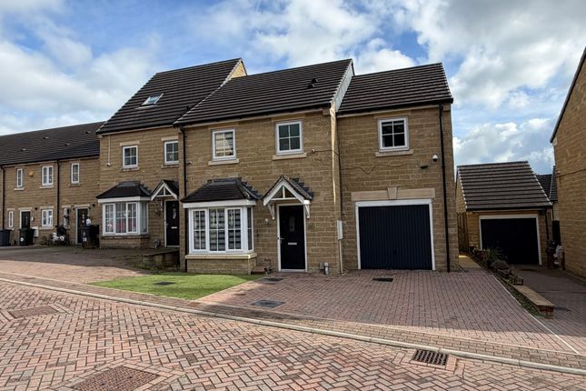43, Harrowins Farm Drive, Bradford photo 2
