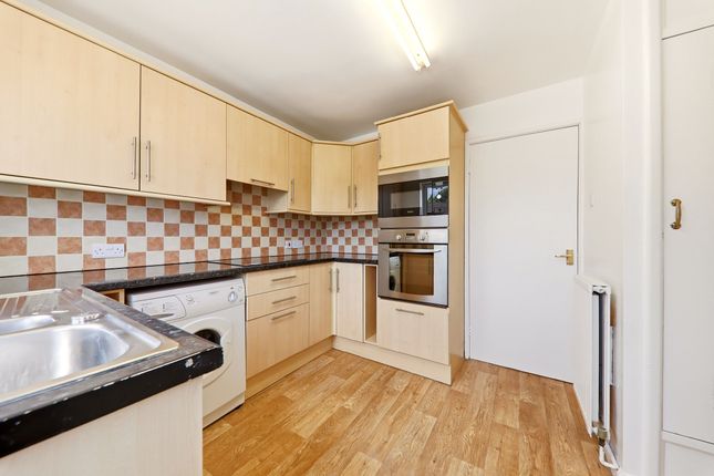 63 Landseer Way, Leeds photo 4