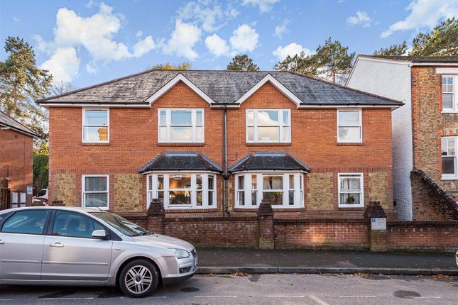 Thumbnail Flat to rent in Addison Road, Guildford