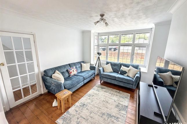 6, Mossbank Avenue, Luton photo 2