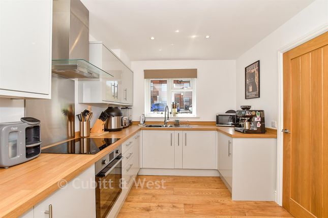 2, Mulberry Way, Crowborough photo 3