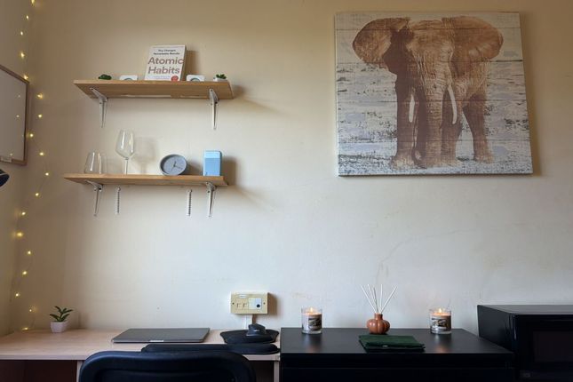 335, Montgomery House, Demense Road, Manchester photo 5