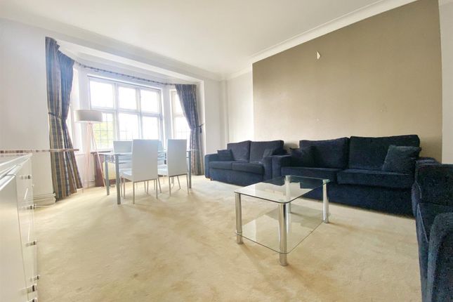 Flat to rent in Wellington Road, London