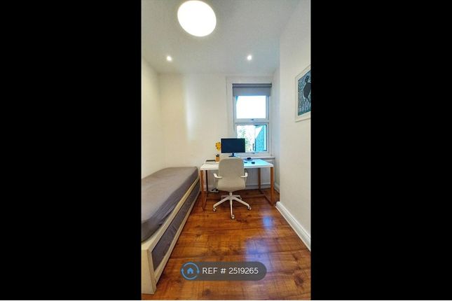 Bedroom 3 - View 2