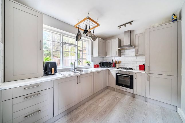 122, Lower Green Road, Esher photo 2