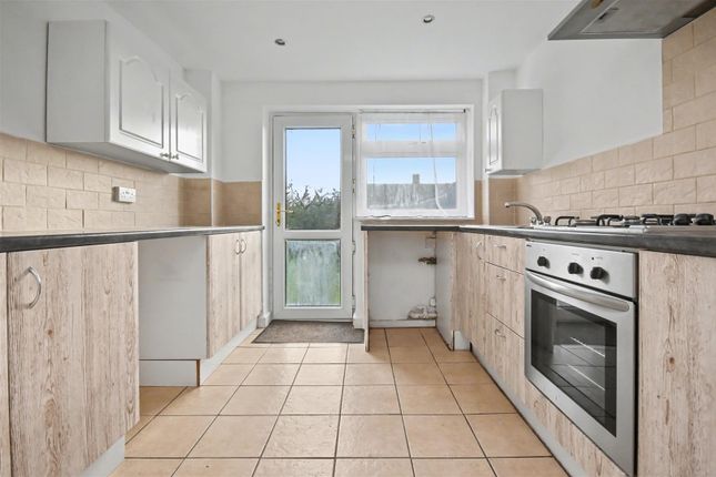 6, Thorne Court, Corby photo 4