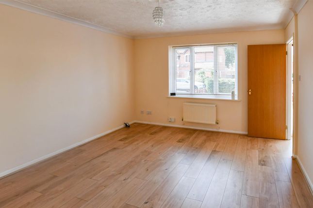 37, Corsican Pine Close, Newmarket photo 4