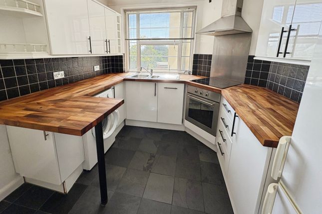 26 Leigh Heath Court, London Road, Leigh-On-Sea photo 3