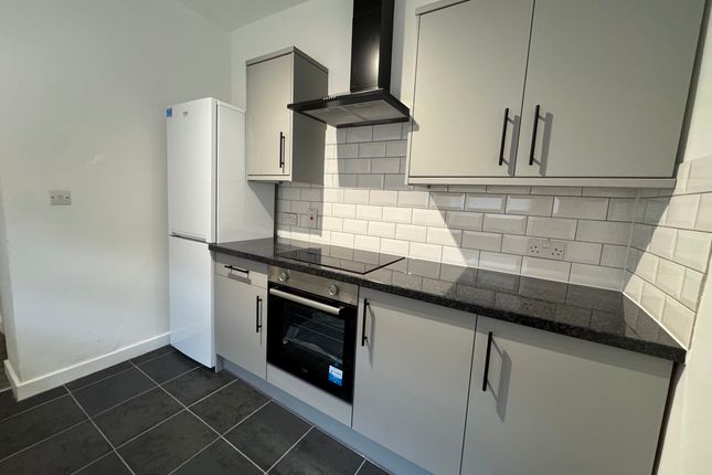 Room 1, 4 Rees Terrace, Pontypridd photo 4