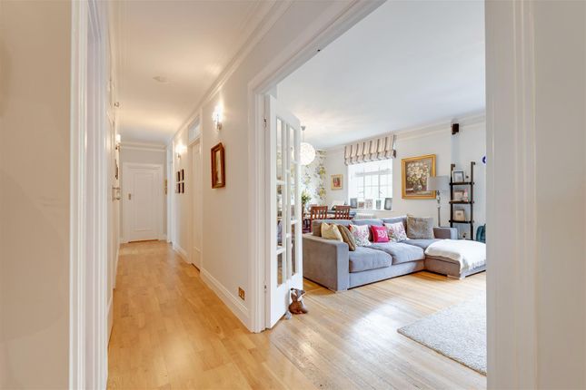 Flat for sale in Frognal Lane, Hampstead