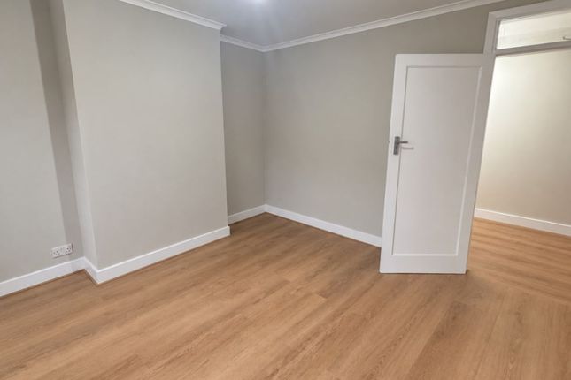 227 Beverley Drive, edgware photo 4