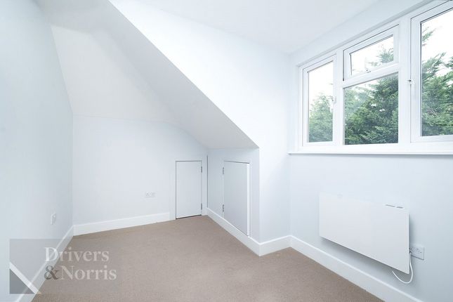 Flat for sale in Fairfield Close, North Finchley, London