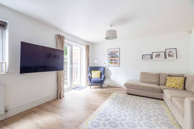 5, Berrington Mews, Cippenham photo 2