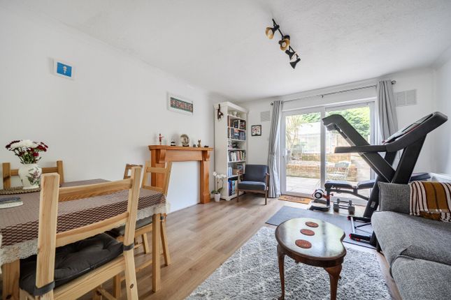 7, Feltham Close, Hampshire photo 3
