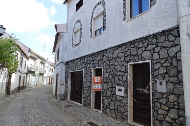 Thumbnail Town house for sale in Avenida 5 De Outubro, Pedrógão Grande (Parish), Pedrógão Grande, Leiria, Central Portugal