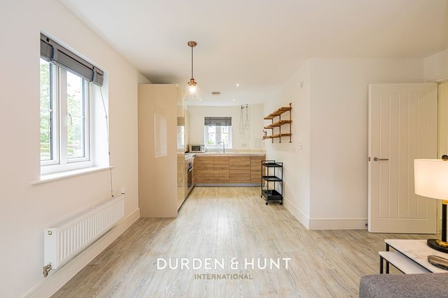Flat 3, Camellia House, Chigwell photo 4