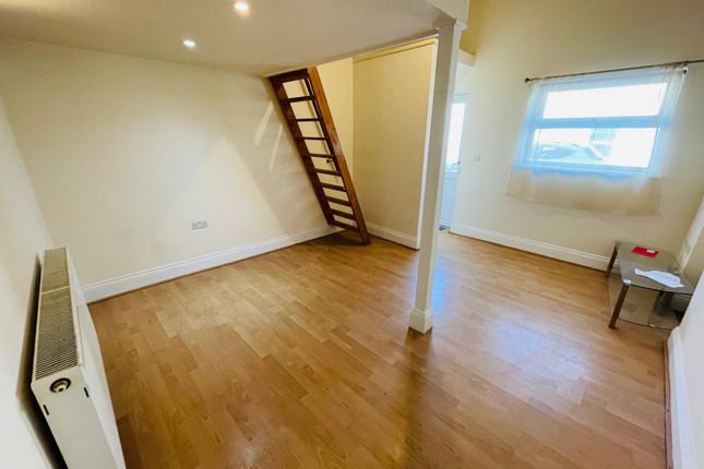 58A, Pembroke Dock photo 2