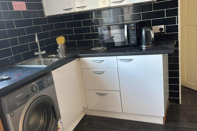 151, Stoneleigh Avenue, Enfield photo 4