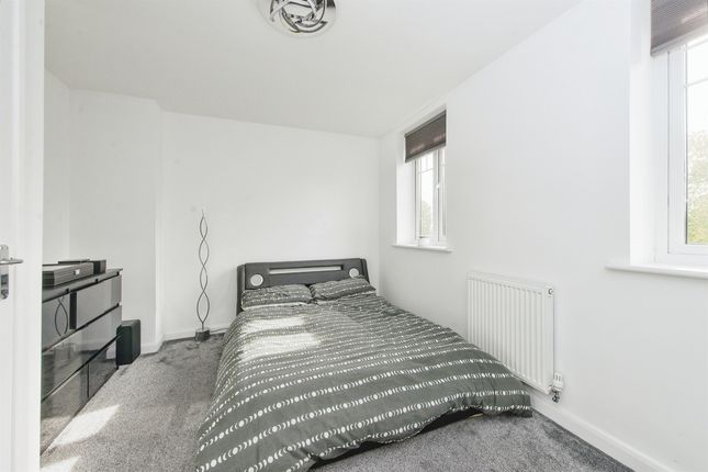 Town house for sale in Waterton Road, Whitwood, Castleford
