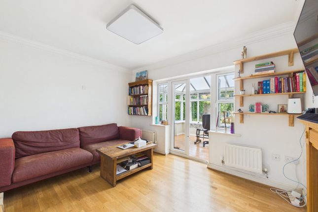 8, Four Oaks, Buckinghamshire photo 2